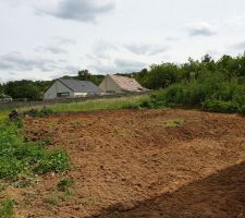 Vue arriere jardin après travail du terrassier