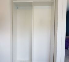 Pose d'un placard presque sur mesure