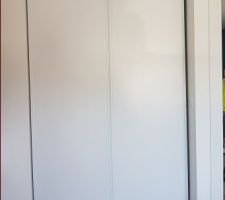 Pose d'un placard presque sur mesure
