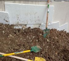 Voilà comment maison pierre protège le mur de nos futur voisin nul nul