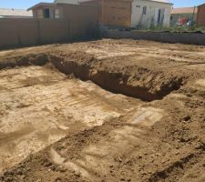 Passage du terrassier pour la future terrasse de 6m par 4m