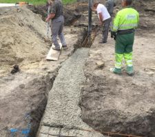 Les premiers m3 de béton dans les puits