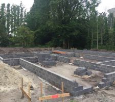 Reste les linteaux des ouvertures de la ventilation du vide sanitaire