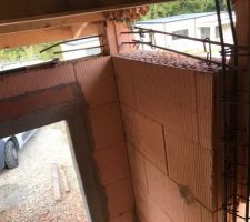 Cr&eacute;ation poteaux suite &agrave; la coupe de ceinture de cha&icirc;nage pour la pose de la charpente