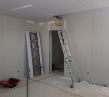 Emplacement du futur escalier contre le mur