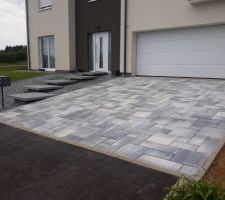Aménagement extérieur terminé. 

Merci à Marcio et Pietro pour leur investissement, leurs bons conseils et leur patience.