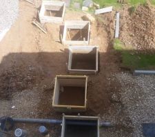 Pour l'aménagement extérieur, Nous avons choisi des dalles d'emmarchement.
Pour ce faire, Nous avons fait appel à l'entreprise TTPM de Metz.
Coffrage pour accueillir le béton