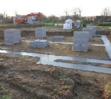 Le soir l'ensemble des semelles &eacute;taient coul&eacute;s. Chantier laiss&eacute; propre