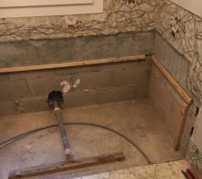 Préparation tasseaux appui nouvelle baignoire