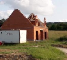 Début de la charpente!!! Il était temps!!