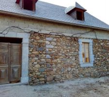 Fa&ccedil;ade est b&acirc;timent existant sabl&eacute;e