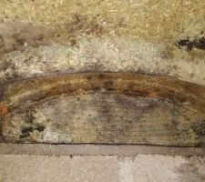 Bonjour, voici une année de sonstruction achevé mais voilà le jour de notre réception nous découvrons notre vide sanitaire dans un état de pourritures total.
En effet les poutrelles sont devenus noir, humide, pleines de champignons et de goutelette d'eau. Est-ce que cela est normal ? Doit-on le signaler en le consignant par lettre recommandée. Notre conducteur de travaux nous à dit que cela était tout à fait normal, car d'après lui les poutrelles en bois servent juste pour pouvoirs accueillir le plancher qui est couler en liquide. Pourriez vous me donner votre avis s'il vous.
