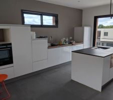 Vue globale de la cuisine - manque hotte et plaque de cuisson