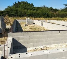 Vide sanitaire avec une couche de goudron.