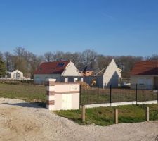 Mon terrain avant la pose du panneau de permis et bient&ocirc;t les premiers photos du d&eacute;but des travaux