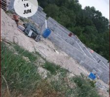 La maison vue a partir d'en haut.
Vide sanitaire où nous pensons faire finalement un garage "souterrain"