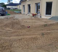Nivellement du terrain en cours et début de la terrasse