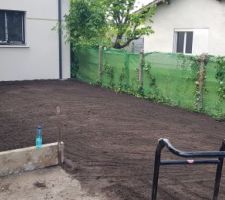 Terre végétale étalée et tassée