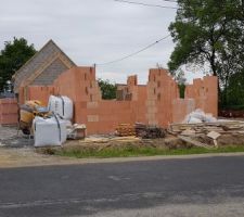 Élévation des murs en cours