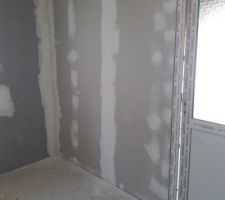 Cloison montée pour la laverie