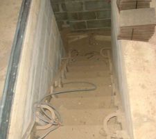 Escalier sous-sol béton
