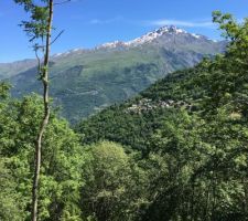 Sortie VTT en face notre hameau des melezes et la maison...