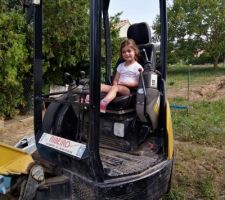 Une conductrice d'engin experte!