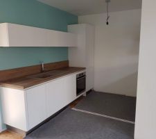 Cuisine posée - vue du salon