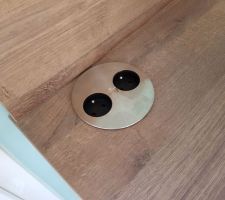 Cuisine pos&eacute;e - prises encastr&eacute;es