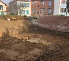 Debut du terrassement par Maisons Pierre d&eacute;but Fevrier 2019 (2 mois apres reception du terrain). On a demand&eacute; lors de la r&eacute;union sur chantier de prendre en compte l'espace de l'escalier (ca ne sera pas pris en compte)