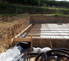 Détail dalle sur fondation décalée pour cause de construction en limite de propriété