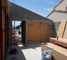 Réalisation d'une porte de garage temporaire mais bien faite