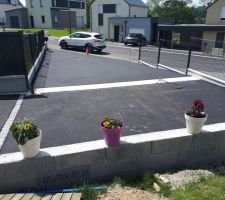 Enrobé,longrine pour futur portail et chaînette en pavés