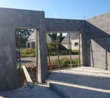 Vue intérieur des portes garage et porte d'entrée