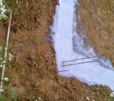 Dépôt du matériel, en attente du montage du vide sanitaire