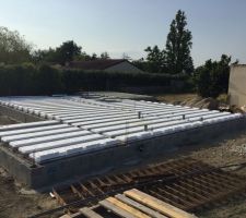 Préparation de la dalle 
( A souligner le propreté du chantier et le travail effectué toute la journée de 7h à 18h sous 38 degrés)