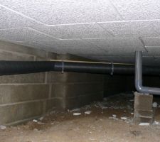 Tubes isopipe dans vide sanitaire