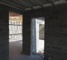 Vue sur Entrée et accès buanderie/garage
