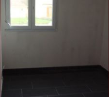 Carrelage du bureau (RDC) termin&eacute; et nettoy&eacute; !!!!!!!!!!!