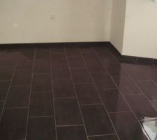 Carrelage cuisine termin&eacute; et nettoy&eacute;