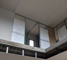 Placo R+1 

2 chambres a Droite et SDB et Wc a gauche