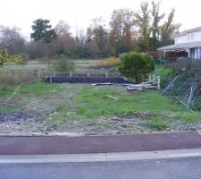 Petit terrain de 300 metres carr&eacute;