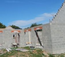 Elévation des murs en cours : façade arrière