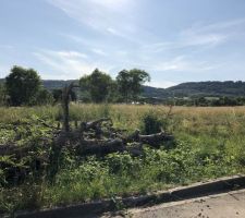 Les travaux ne devraient pas tarder a commencer. 
Engins sont arriv&eacute;s sur le chantier