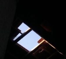 Un p'tit trou dans la toiture...