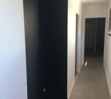 Peinture couloir avec niche noire pour le bureau