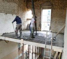 La dalle de la chambre