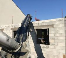 Début du coulage de la dalle