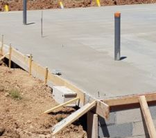 Vue sur l'entrée et la fin du garage