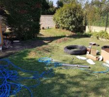 Chantier installation pompe forage